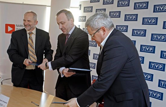 Podpisanie umowy w sprawie digitalizacji archiwów TVP