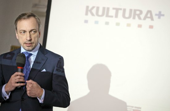 Minister Bogdan Zdrojewski w Narodowym Instytucie Audiowizualnym przedstawia szczegóły programu "Kultura+" 2011. Fot. Danuta Matloch
