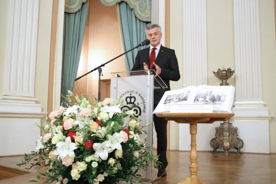 Gościem uroczystej prezentacji publikacji na Zamku Królewskim w Warszawie, był wiceminister kultury Piotr Żuchowski. Fot.: Danuta Matloch
