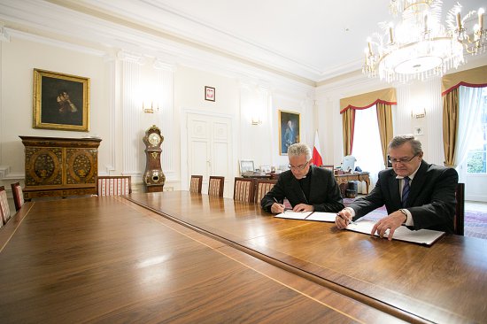 Na zdjęciu: Podpisani listu otwartego do Polonii