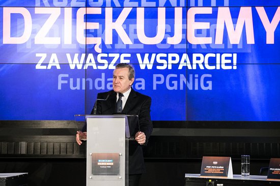 Na zdjęciu: Minister Piotr Gliński na konferencji prasowej programu Rozgrzewamy polskie serca