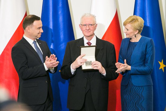 Na zdjęciu: Prezydent Andrzej Duda, Pierwsza Dama Agata Kornhauser-Duda oraz prof. Jerzy Bartmiński. autor zdjęcia: Danuta Matloch