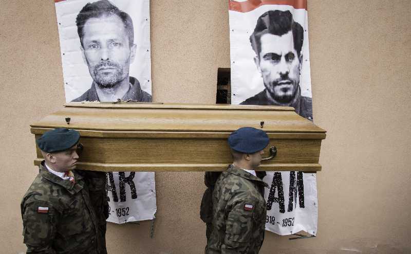 Na zdjęciu: Uroczystości pogrzebowe polskich bohaterów w Radecznicy. autor zdjęcia: Wojciech Jargiło /PAP