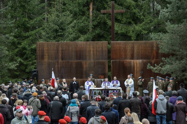 Na zdjęciu :uroczystości upamiętniające zbrodnię NKWD w Katyniu. autor zdjęcia:  PAP/Wojciech Pacewicz