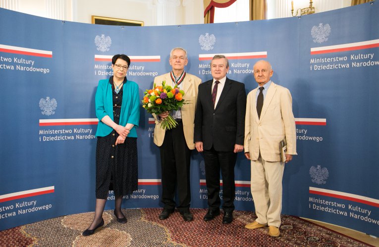 Na zdjęciu: Wicepremier Piotr Gliński,
 wiceminister Wanda Zwinogrodzka,
 Andzrzej Krauze,
 Andrzej Dobosz