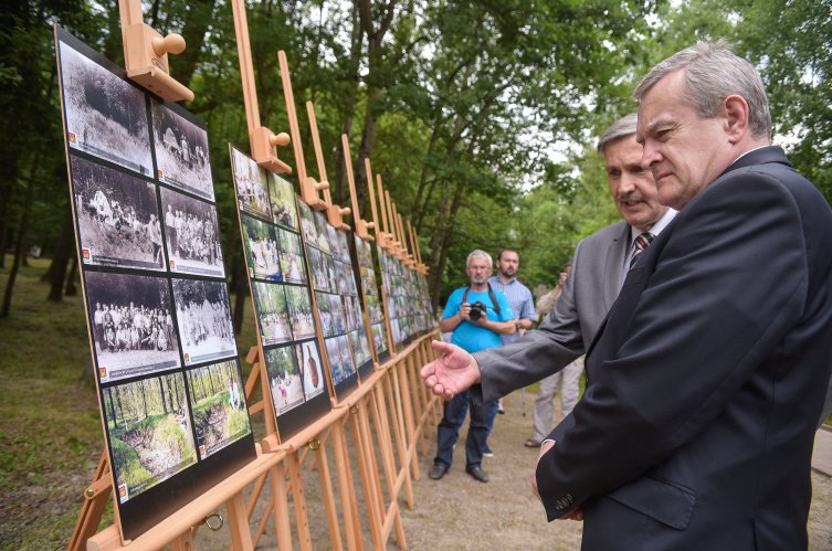 Na zdjęciu: wizyta wicepremiera,
 ministra kultury i dziedzictwa narodowego prof. Piotra Glińskiego na Ukrainie