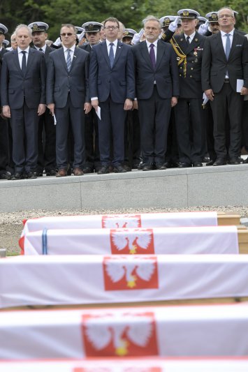 Pogrzeb państwowy dziewięciu marynarzy - ofiar zbrodni komunistycznych; autor zdjęcia Adam Warżawa/PAP