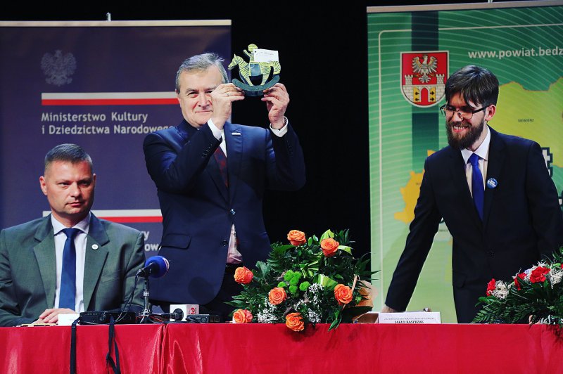 Na zdjęciu wicepremier,
 minister kultury prof. Piotr Gliński,
 starosta będziński Arkadiusz Watoła oraz członek zarządu powiatu będzińskiego Rafał Pietrzyk