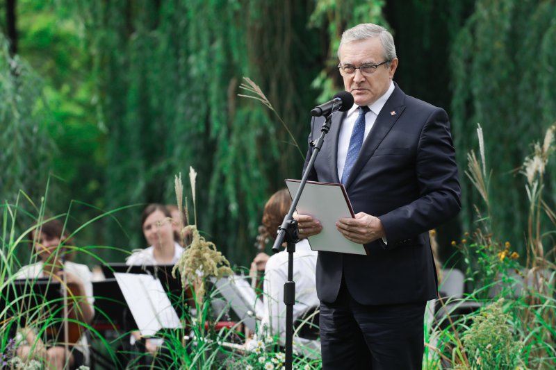 Na zdjęciu wicepremier Gliński przemawia podczas inauguracji akcji Narodowego Czytania.