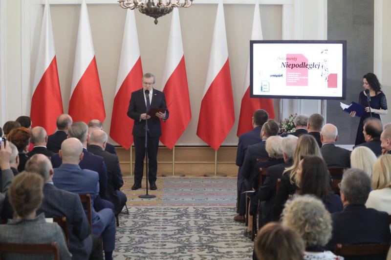 Wicepremier Piotr Gliński przemawia podczas uroczystości w Belwederze.
