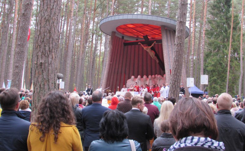 Na zdjęciu: Uroczystości ku czci osób pomordowanych w Lesie Piaśnickim