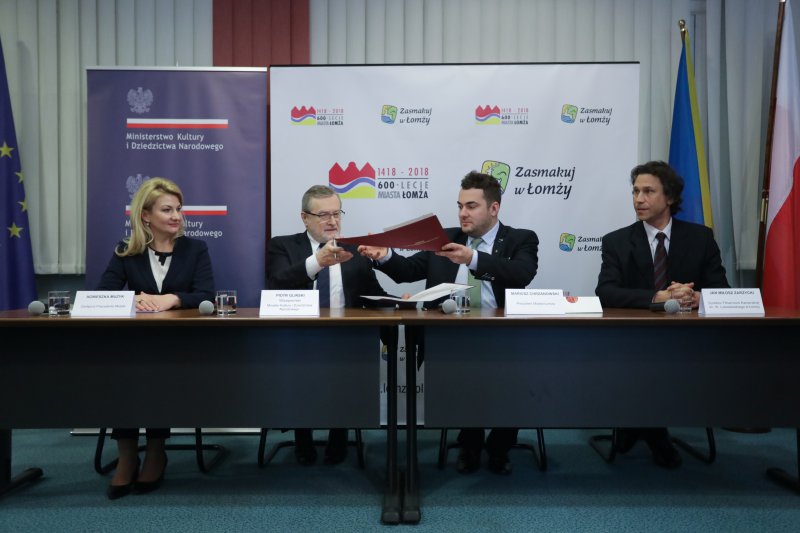 Podpisanie porozumienia na współprowadzenie przez MKiDN Filharmonii w Łomży. autor zdjęcia: Danuta Matloch