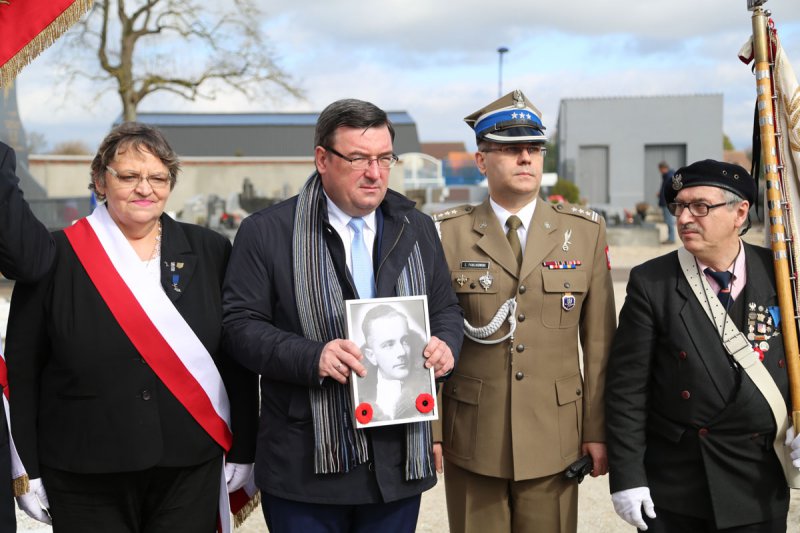 Na zdjęciu: Uroczystości upamiętniające porucznika Tadeusza Stabrowskiego