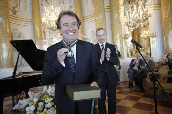 Rudolf Buchbinder uhonorowany przez ministra B. Zdrojewskiego złotym medalem " Gloria Artis"