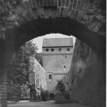 Zamek krzyżacki w Bałdze przed 1945 r. (Bitner-Wróblewska A., Nowakiewicz T., Rzeszotarska-Nowakiewicz A. 2011, 107).